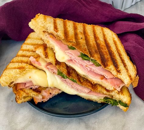 Ham And Cheese Panini, Ham Panini, Best Panini Recipes, Ham Casserole Recipes, Toasted Sandwich Recipes, Flatbread Sandwiches, Panini Recipe, Cheese Panini, Grilled Ham And Cheese