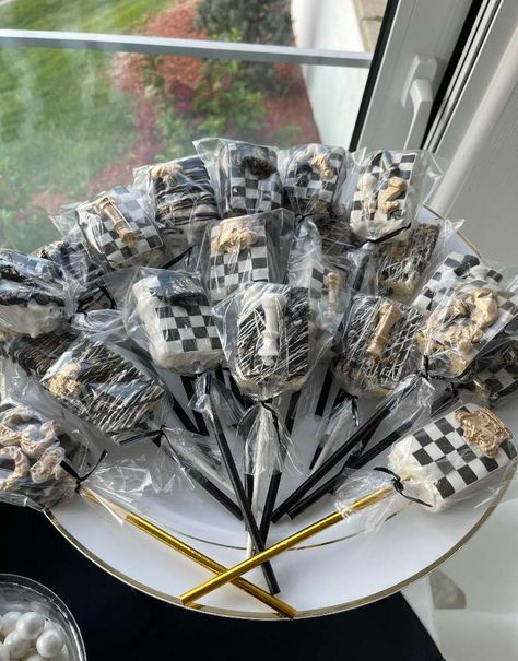 Chess Decorations Party, Chess Themed Wedding, Chess Party Ideas, Chess Themed Birthday Party Ideas, Chess Party Theme, Chess Themed Party Decorations, Chess Themed Party, Chess Birthday Party Ideas, Chess Cakes