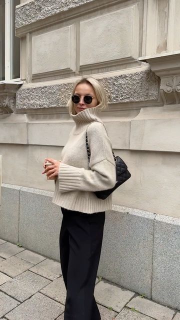 Oatmeal Turtleneck Outfit, Wool Turtleneck Sweater Outfit, Beige Turtleneck Sweater Outfit, Camel Turtleneck Outfit, Cream Turtleneck Outfit, Beige Turtleneck Outfit, Oversized Turtleneck Sweater Outfits, Turtle Neck Sweater Outfit, Turtleneck Outfit Winter