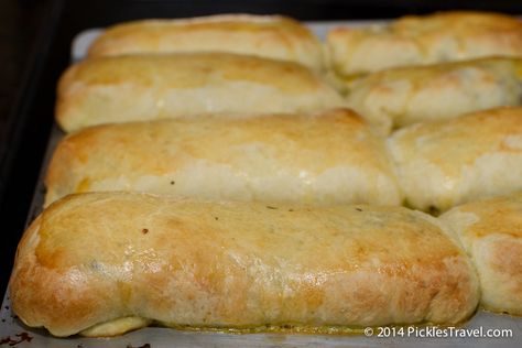 Runza Recipes, Nebraska Runza, Bierocks Recipe Easy, Nebraska Recipes, Runzas Recipe, Runza Recipe, Bierocks Recipe, State Recipes, Food Authentic