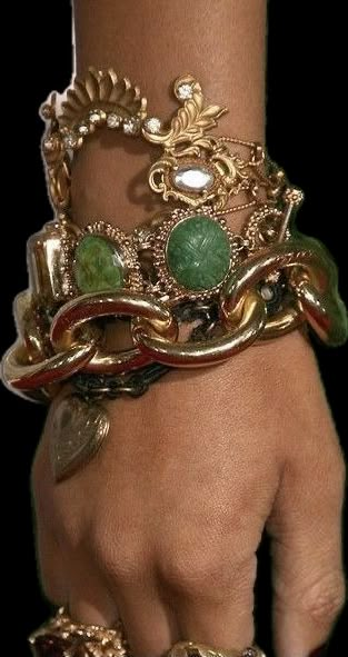 Chunky Jewellery Aesthetic, Maximalism Jewelry, Maximalist Bracelets, Gold Maximalist Jewelry, Heels 90s, Gold Jewelry Aesthetic Y2k, Maximalist Gold Bracelets, Maximalist Necklace Stack, Vintage Outfit Ideas