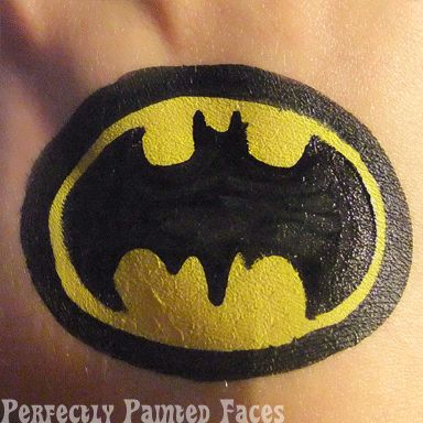 batman10.gif 384×384 pixels Superhero Face Painting, Easy Rock Painting Ideas, Mime Face Paint, Diy Face Paint, Easy Rock Painting, Face Painting For Boys, Cheek Art, Batman Symbol, Face Painting Easy