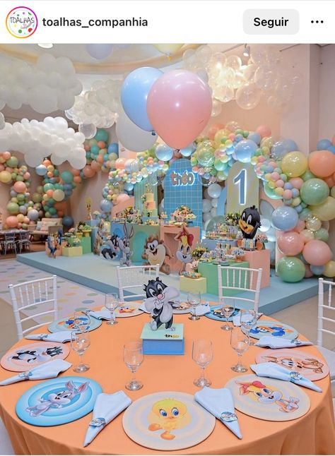 Baby Looney Tunes Baby Shower Theme, Looney Tunes Birthday Party, Looney Tunes Party, Gender Reveal Baby Shower Themes, Baby Shower Deco, Baby Birthday Themes, Baby Shower Theme Decorations, Baby Looney Tunes, Baby Teddy