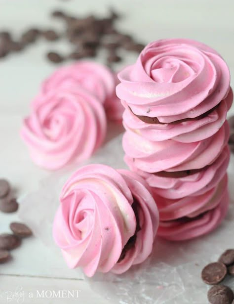 Healthy Valentine Desserts, Raspberry Meringue, Meringue Desserts, Vintage Tea Parties, Ganache Filling, Chocolate Ganache Filling, Healthy Valentines, Meringue Recipe, Dark Chocolate Ganache