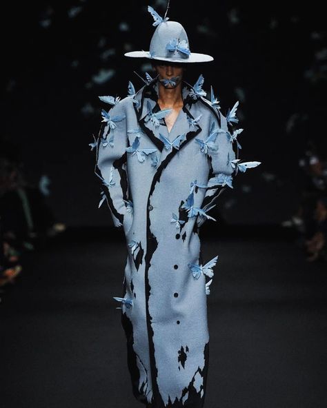 NEW! Robert Wun designed the four layers of the human body, and the four seasons! Stunning. #robertwun #fashion #designer #highfashion #style #model #runway #icon #genius #hautecouture #👗 #fashionupdate Haute Couture Suit, Butterfly Suit, Capitol Fashion, Reawakening Fashion, Blue Runway, Robert Wun, Anatomy References, Model Runway, Butterfly Blue