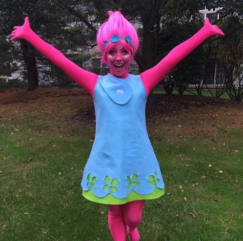 Check out this adorable Princess Poppy cosplay worn by the incredible Laura's Princess Appearances model. Check them out on FB and start planning your next Princess Appearance! Serving New Jersey and Pennsylvania.   https://www.facebook.com/laurasprincessappearances/ Funny Family Halloween Costumes, Funny Diy Halloween Costumes, Disney Family Halloween Costumes, Diy Halloween Costumes For Adults, Troll Costume Diy, Moana Halloween Costume, Diy Costumes For Boys, Diy Adult Halloween Costumes, Disney Princess Diy