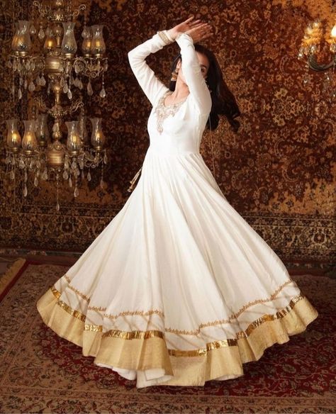 Plain White Anarkali, Bollywood Aesthetics, White Dress Aesthetic, White Anarkali, Bride Photos, Aesthetic Poetry, Plain Dress, Simple Pakistani Dresses, Indian Bridal Outfits