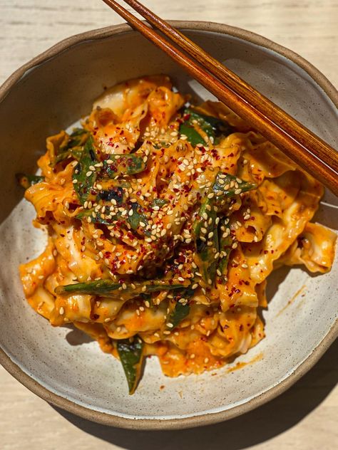 Creamy Gochujang Noodles with Charred Flat Beans Flat Beans Recipe, Flat Noodles Recipe, Flat Beans, Gochujang Noodles, Doenjang Recipe, Gochujang Recipe, Spring Recipe, Vegan Pasta Recipes, Vegan Sauces