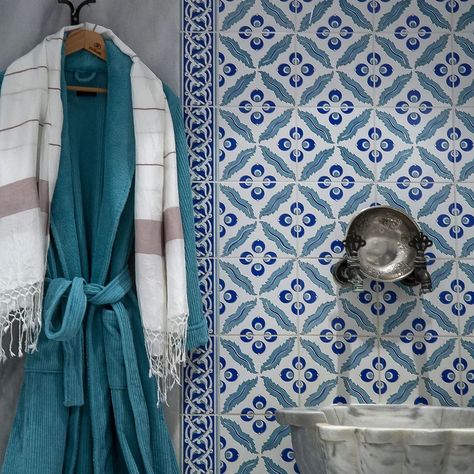 Bring Hammam Experience to your own Bathroom Exfoliating Gloves, Turkish Bath, May 23, Have You Ever, Towels, Throw Blanket, Gloves, Bath, Bring It On