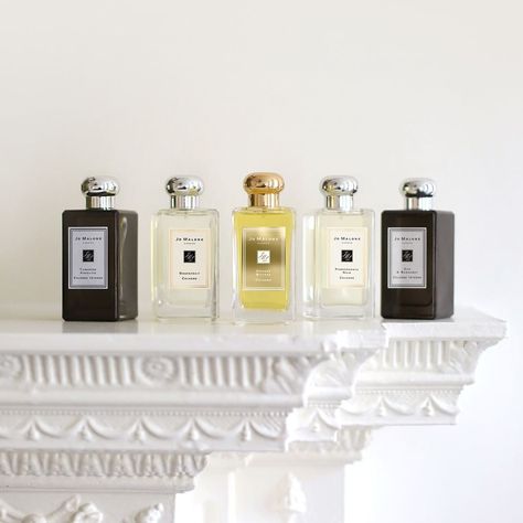 Jo Malone London on Instagram: “Add a dash of festive cheer to your signature scent with Orange Bitters. Zesty, merry and bright. Discover a few of our favourite ways to…” Perfume Tray Decor, Perfume Ideas, Jo Malone Perfume, Perfume Aesthetic, Orange Bitters, Perfume Storage, Perfume Display, Perfume Organization, Instagram Add