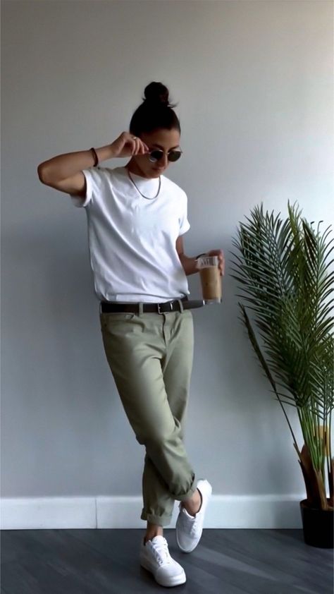 Tomboy Styles For Women, Tomboy Smart Casual, Smart Casual Tomboy Outfit, Tomboy Brunch Outfit, Tomboy Summer Fashion, Tomboy Summer Outfits Street Style, Smart Casual Masc Women, Tomboy Chic Outfits Street Style, Tomboy Office Outfits