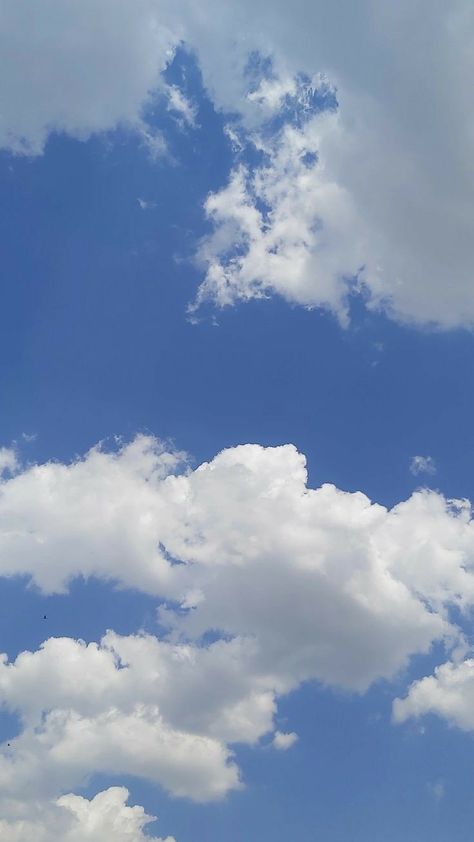 Nubes Aesthetic, Blue Sky Images, Blue Sky Wallpaper, Blue Sky Photography, Blue Sky Clouds, Clouds Photography, Desain Signage, Cloud Wallpaper, Sky Pictures