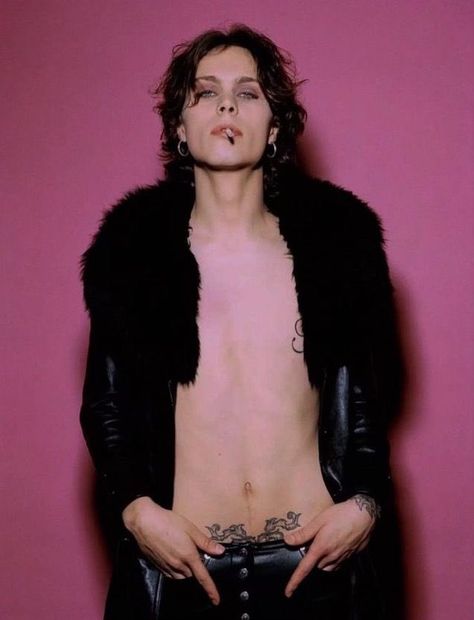 Ville Valo Aesthetic, Valo Aesthetic, Razorblade Romance, Metalhead Guy, Goth Bands, Goth Music, Aesthetic Goth, Ville Valo, Gothic Metal