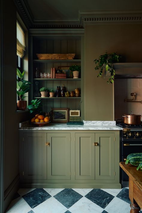 A Spectacular Kitchen Makeover - The Riverside Apartment, Barnes - The deVOL Journal - deVOL Kitchens Pink Dining Rooms, Riverside Apartment, Devol Kitchens, Kitchen 2024, Green Kitchen Cabinets, English Kitchens, Classic Kitchens, Kitchen Marble, Chic Kitchen