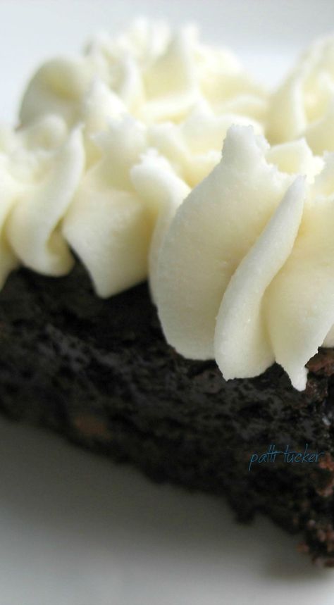 The Frosted Brownies That Dreams Are Made Of Frosted Brownies Recipe, Brownies With Cream Cheese Frosting, Brownie Icing, Must Try Recipes, Brownies With Cream Cheese, Vanilla Brownies, Frosted Brownies, Vanilla Frosting Recipes, White Brownies