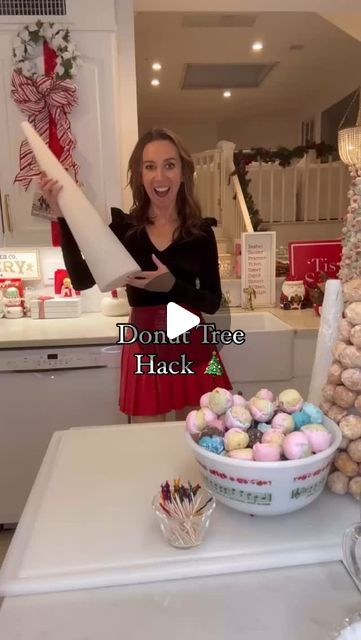 Shannon Doherty on Instagram: "DONUT TREE HACK!🎄 SAVE & SHARE this awesome idea for the holiday!! The only dessert you need!! These donut trees are so cute to bring to a party or to have at your house if you’re hosting!!🎄🎄

LIKE + COMMENT - “donut “ -  I will send you full instructions how to make these plus the supplies you need!! Make sure you’re following me to get all the details!! How great are these??

Love making these for the holidays! You can have fun making all different designs!! Xox #dessert #desserts #hack #easyrecipes #recipe #desserthacks #holiday #holidayhacks #momsofinstagram" Christmas Donut Tree, Donut Hole Christmas Tree, Donut Tree, Donut Christmas Tree, Donut Christmas, Shannon Doherty, Dessert Hacks, Festive Food, Food Festival