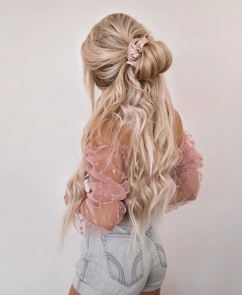 Trendy We Fryzurach, Casual Summer Outfits For Women, All Hairstyles, Best Wedding Hairstyles, Long Blonde, Taking Photos, Prom Hairstyles, Long Blonde Hair, Popular Hairstyles