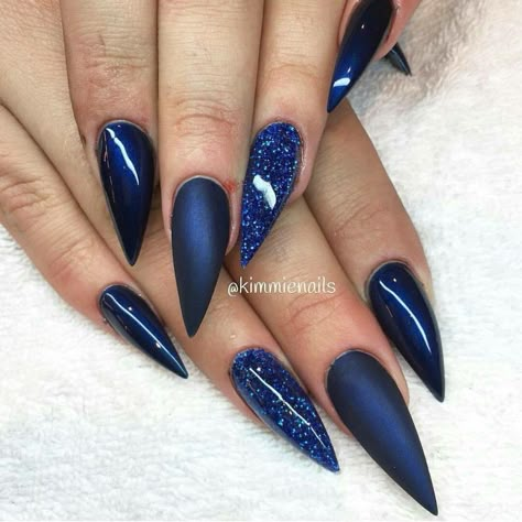 Blue stiletto nails with glitter Blue Stiletto Nails, Blue Stilettos, Dark Blue Nails, Navy Blue Nails, Nails Stiletto, Stiletto Nails Designs, Nail Swag, Fabulous Nails, Fancy Nails