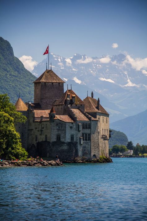 Chateau de Chillon, Switzerland Chillon Castle, Lake Geneva Switzerland, Switzerland Cities, European Castles, Vevey, Geneva Switzerland, Voyage Europe, Lake Geneva, Beautiful Castles