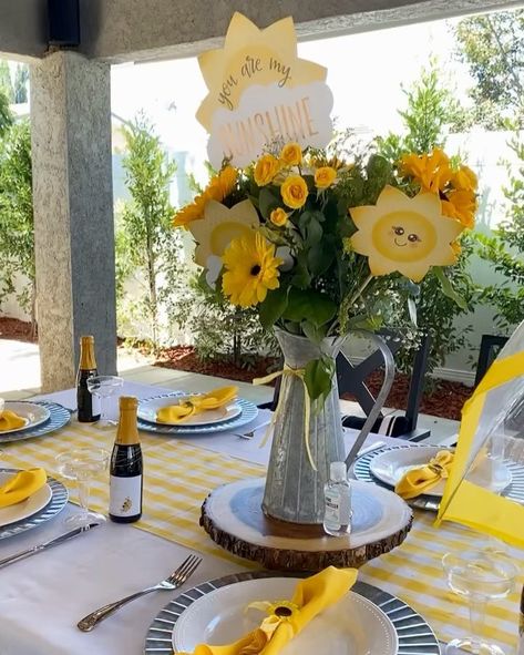 “the sunshine of your smile”- frank sinatra you are my sunshine baby shower 🌤✨#youaremysunshineparty… | Instagram Sunshine Baby Shower, Honey Bee Baby Shower, Sunshine Baby Showers, Baby Shower Yellow, Yellow Theme, Bee Baby Shower, Mexican Party, Baby Shower Centerpieces, August 1