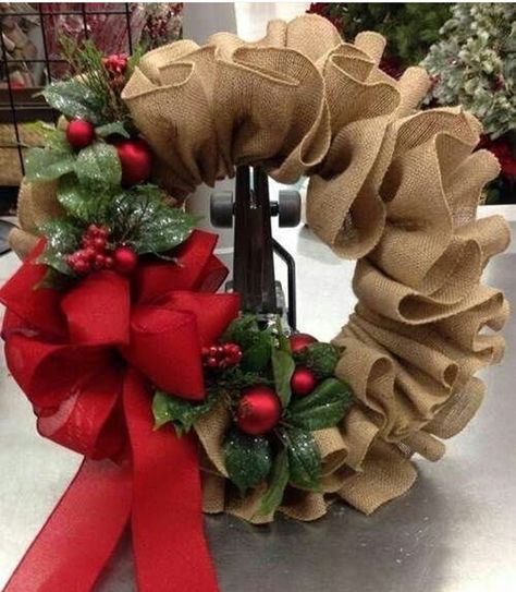 Christmas Wreath On Windows Outdoor, Diy Holiday Wreaths, Holiday Wreaths Diy Christmas, Christmas Wreaths For Windows, Christmas Wreath Ideas, Diy Christmas Wreath, Holiday Wreaths Christmas, Cheap Christmas Diy, Holiday Wreaths Diy