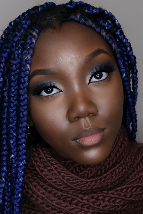 Blue And Brown Smokey Eye, Dark Skin Blue Makeup, Blue Highlight Makeup, Simple Blue Makeup Looks Black Women, Blue Eyeshadow Looks Black Women, Blue And Silver Makeup Looks Black Women, Simple Blue Makeup Looks, Blue Hair Braids, Simple Blue Eye Makeup