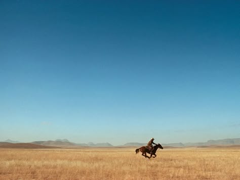 A lone cowboy rides like the wind in west Texas. There is no better life that living, working and being a part of nature. Texas Cowboys, Riding A Horse, In The Middle Of Nowhere, Middle Of Nowhere, Adventure Style, Ancient Beauty, Soft Autumn, West Texas, National Geographic Photos