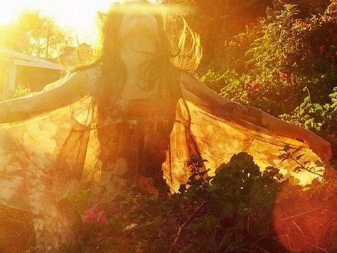 . Photography Inspo, Divine Feminine, Pretty Pictures, Dream Life, Aesthetic Pictures, Aura, The Sun, A Woman, Witch