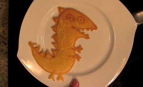 How to make the ultimate Mr Dinosaur pancake from Peppa Pig Peppa Pig Dinosaur, Crepes And Waffles, Dinosaur Play, Pancake Art, Healthy Low Calorie Meals, Toddler Lunches, Pancake Day, Things To Draw, Dinner Plan