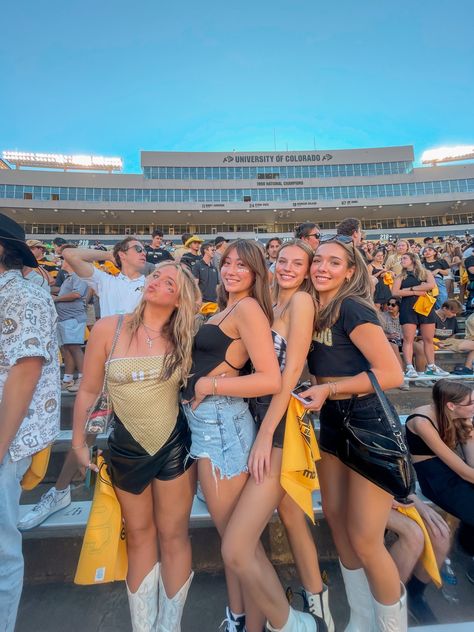 Colorado Game Day Outfit, Boulder Colorado College, College Darty Outfits, Boulder Game Day Outfits, Boulder Colorado Outfits, College Gameday Aesthetic, Uc Boulder Aesthetic, Cu Boulder Game Day Outfits, Darty Szn Outfits College