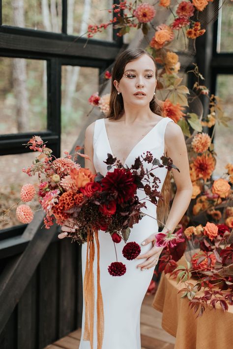 Autumn wedding dress, bridal gown, autumn wedding look, wedding bouquet, bridal bouquet, wedding photoshoot, autumn wedding ideas, burgundy dahlias Fall Wedding Outfits, Forest Theme Wedding, Designer Bridesmaid Dresses, European Wedding, Bouquet Bridal, Sunset Wedding, Courthouse Wedding, Fall Wedding Dresses, Autumn Wedding