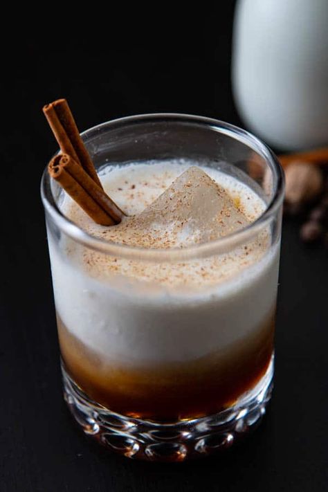 This Vodka based Pumpkin Spiced Kahlua and Cream cocktail recipe is the perfect fireside drink on a cold night! #wintercocktails #kahlua Agua Horchata, Horchata Cocktail, White Russian Drink, Mexican Horchata, Kahlua And Cream, Homemade Horchata, Horchata Recipe, Coconut Recipe, White Russian Cocktail