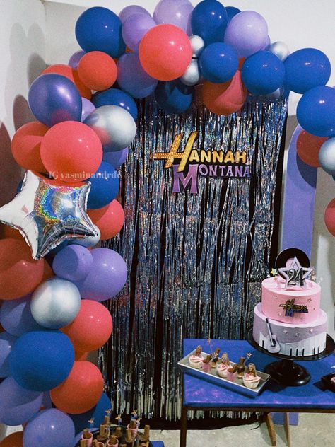 Miley Cyrus Party Theme, Hannah Montana Birthday Party Ideas, Hannah Montana Birthday Cake, Disney Channel Bachelorette Party, Hannah Montana Themed Party, Hannah Montana Party Decorations, Disney Channel Birthday Party, Disney Channel Party Theme, Hannah Montana Party Ideas