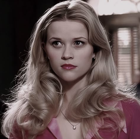 Angel By The Wings, Legally Blonde 3, Julie Gonzalo, Blonde Movie, Blonde Aesthetic, Elle Woods, Legally Blonde, Reese Witherspoon, The Wings