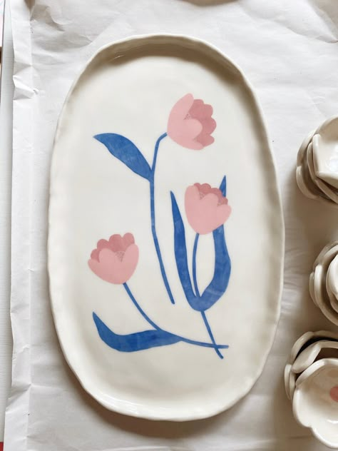 Handmade and handpainted Floral Ceramic Platter by Lisa Rupp Ceramic Cafe, Diy Pottery Painting, Ceramic Platter, Logan Utah, Paint Your Own Pottery, Cerámica Ideas, Pottery Painting Designs, Diy Ceramic, Ceramic Platters