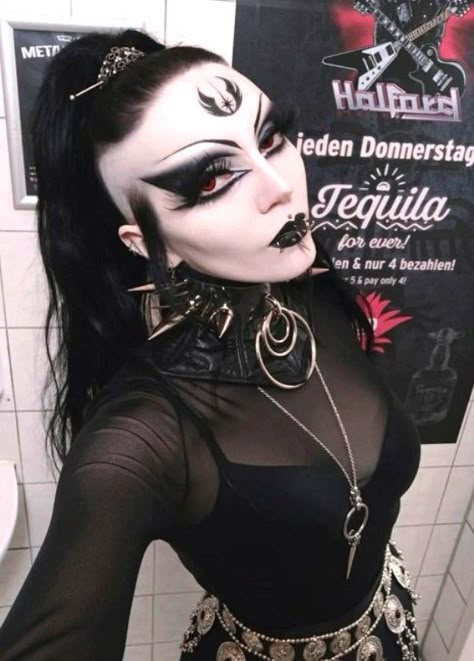 Heavy Metal Makeup, Old Goth, Edgy Makeup Looks, Metal Makeup, Anime Bag, Alt Makeup, Piercings For Girls, Heavy Makeup, Trad Goth