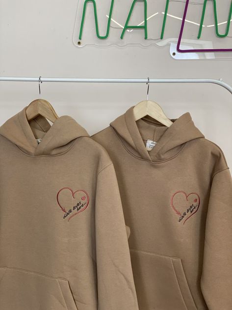 The couple embroidered lined contour Heart hoodied sweaters / crewneck sweatshirts as a gift for boyfriend/girlfriend. It's a nice idea for long distance relationship gift. #embroideredhoodie #embroideredsweatshirt #embroideredtshirt #couplesweaters #couplehoodies #couplesweatshirts #coupletshirts #coupleclothing #matchinghoodies #boatandlighthouse #couplegift #aesthetichoodie #romantichoodie #coupleembroidery #hearthoodie #heartembroidery #heartsweater Embroidery Love Couple, Embroidery Boyfriend, Embroidered Aesthetic, Couple Anniversary Gifts, Hoodie Boyfriend, Couples Matching Sweaters, Aesthetic Embroidery, St Valentines Day, Matching Hoodies For Couples