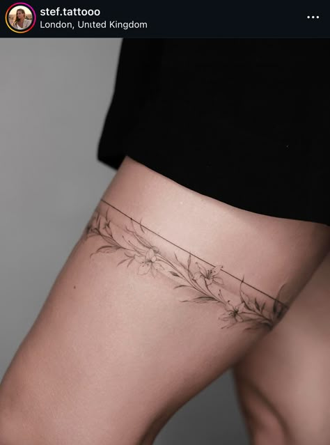 Thigh Garter Tattoo Simple, Thigh Cuff Tattoo, Thigh Band Tattoo Women, Thigh Band Tattoo, Thigh Garter Tattoo, Upper Thigh Tattoos, Garter Tattoo, Tattoo Band, Thigh Band