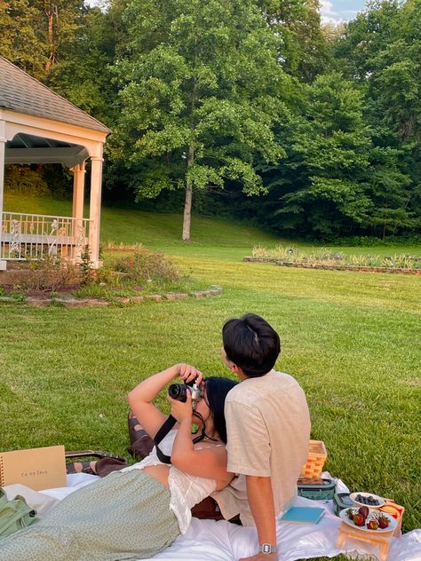 picnic, romance, love, aesthetic, photoshoot, photography, couple Couple Picture Picnic, Picnic Couple Aesthetic, Couple Picnic Aesthetic, Picnic With Boyfriend, Cute Picnic Date Ideas, Couple Date Aesthetic, Picnic Couple Photoshoot, Picnic Date Aesthetic, Couples Picnic Photoshoot