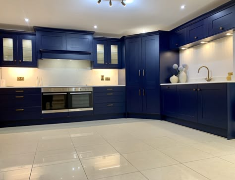 Corner Kitchen Pantry, Navy Kitchen, Wallpaper Kitchen, Corner Pantry, Best Modern House Design, Kitchen Cupboard Designs, Kitchen Decorating Ideas, Modern Kitchen Cabinet Design, Organization Kitchen