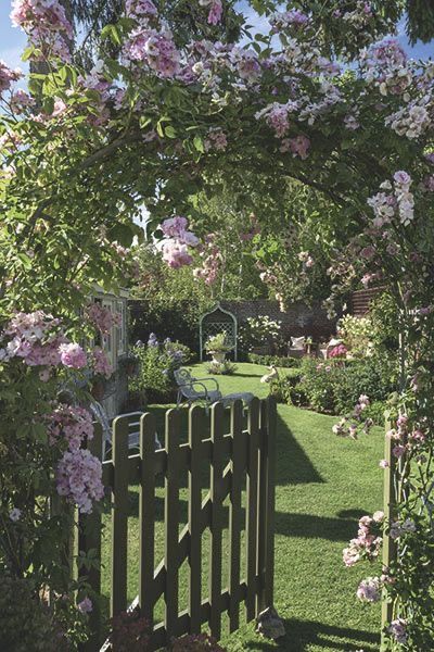 Small Cottage Garden, Small Cottage Garden Ideas, Open Gate, Garden Archway, Cottage Garden Ideas, Victorian Gardens, Backyard Cottage, Ideas For Backyard, Victorian Garden