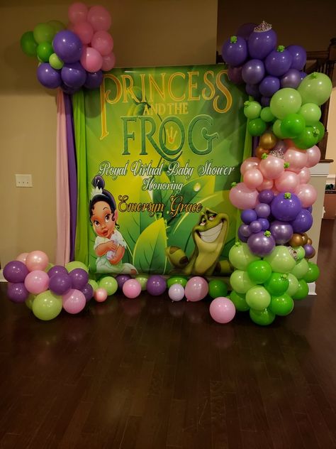 Princess And The Frog Balloon Arch, Princess And The Frog Backdrop, Princess And The Frog Gender Reveal, Baby Tiana Birthday Party, Gender Reveal Themes Black People, Princess And Frog Baby Shower Theme, Baby Tiana Baby Shower Ideas, Babyshower Theme Ideas, Princess Tiana Baby Shower Theme