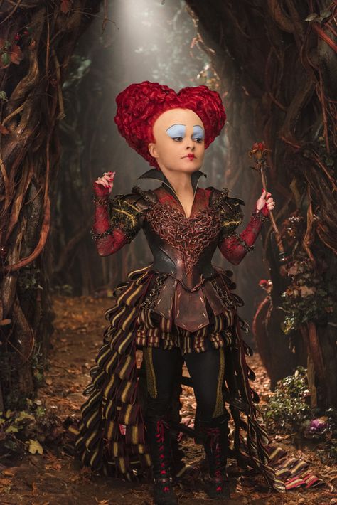 Iracebeth The Red Queen Cosplay – Montreal Comic Con 2016 – Erika Parra Red Queen Costume, Clown Film, Queen Alice, Tim Burton Characters, Alice Cosplay, Alice In Wonderland Aesthetic, Heart Costume, Queen Of Hearts Costume, Mia Wasikowska