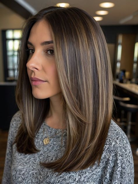 6 Quick and Easy Hair Color Ideas for Summer Balayage Caramel Short Hair, Hair Cut And Color Ideas For Brunettes, Fall Ash Brown Hair, Blended Highlights On Dark Hair, Short Hair With Caramel Highlights, Hair Ideas For Brunettes With Highlights, Balayage Hair Caramel Honey, Balayage Brunette Dark, Sun Kissed Highlights Brunette