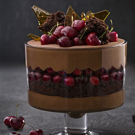 Delicious Desserts Recipes, Yummy Dessert Recipes, Cherry Trifle, Trifle Bowl Recipes, Trifle Dessert Recipes, Christmas Trifle, Dessert Oreo, Trifle Desserts, Trifle Recipe