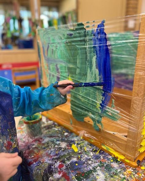 Cling Wrap Painting, Cling Wrap Art, Saran Wrap Painting, Plastic Wrap Painting, Olympic Art, Preschool Art Lessons, Art Provocations, Craft Activities For Toddlers, Toddlers Activities