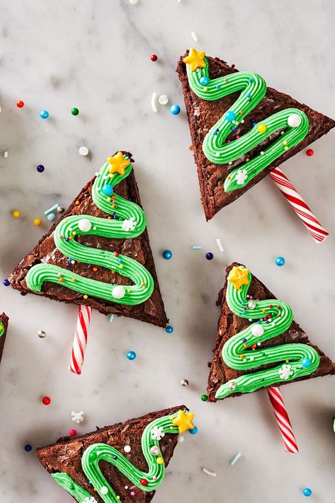 Christmas Tree Brownies - Delish.com Tree Brownies, Christmas Desserts Kids, Perfect Christmas Dessert, Holiday Cheese Boards, Christmas Tree Brownies, Christmas Potluck, Treats Christmas, Christmas Brownies, Best Christmas Desserts