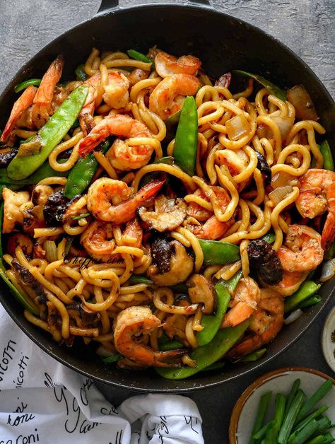 Stir Fry Udon Noodles, Stir Fry Udon, Veggie Udon, Yaki Udon Recipe, Shrimp Noodles Recipes, Shrimp Stir Fry Recipe, Udon Stir Fry, Udon Noodles Recipe, Stir Fry Shrimp Recipes