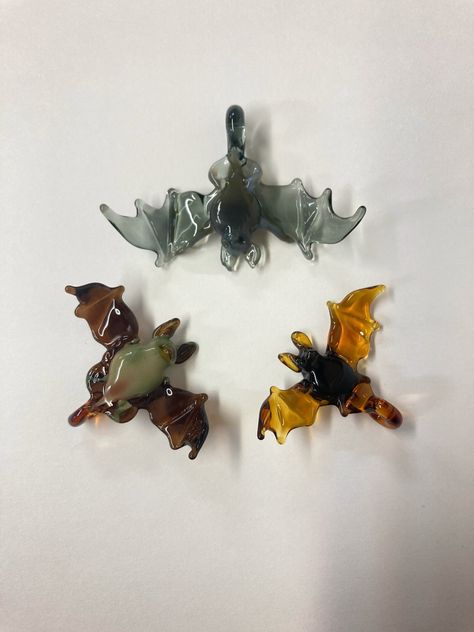 "Flameworked borosilicate glass bats with loops. Each hangs upside down with wings outstretched from a loop at their feet with an inner diameter of ~3mm. The \"primary color\" is the color of the body and the \"secondary color\" is the color of the wings." Cool Trinkets, Glass Blowing Art, Glass Trinkets, Resin Art Ideas, Gold Resin Coasters, Resin Art Diy, Glass Accessories, Glass Craft, Resin Coasters