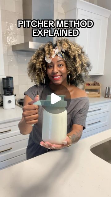 𝒞𝑜𝓊𝓇𝓉𝓃𝑒𝓎 (𝒞𝑜𝒸𝑜) on Instagram: "Pitcher method, explained.  It can get a little confusing, so I hope I simplified it for y’all.  Which breast milk storage method do you prefer & why mamas? 🥛🫶🏾   #breastfeedingmom #breastmilkstorage #girlmama #breastmilk" Pumping Pitcher Method, Breastfeeding Pitcher Method, Milk Storage Breastfeeding, Pitcher Method Breastfeeding, Breast Milk Storage Ideas, Breastmilk Pitcher Method, Breast Milk Pitcher Method, Breastmilk Storage Ideas, Pitcher Method Breastmilk